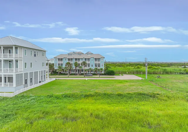 Photo 4 of Land for sale at 1833 Seaside Dr, Galveston, TX 77550 | MLS# 8122283 | Listing updated on 2026-07-22