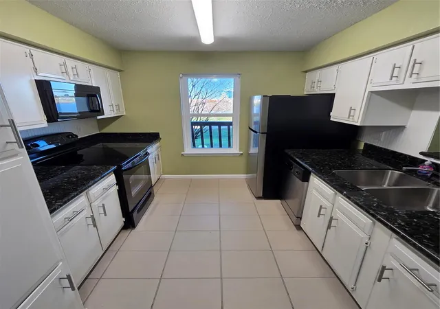 3rd image of 10555 Turtlewood Ct #1005, Houston, TX 77072 | MLS# 60453134