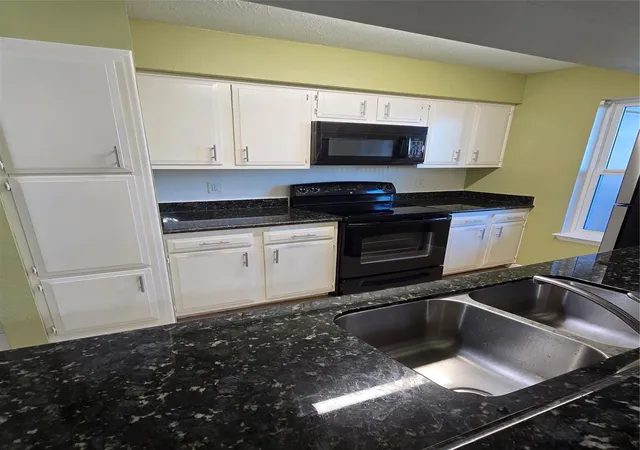 4th image of 10555 Turtlewood Ct #1005, Houston, TX 77072 | MLS# 60453134
