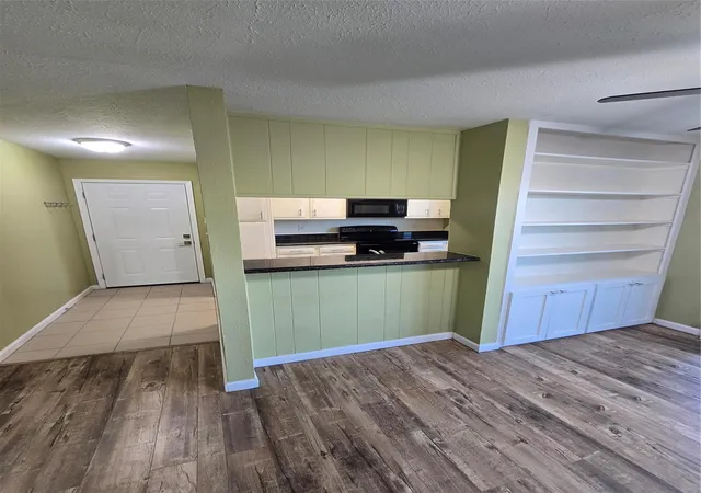 5th image of 10555 Turtlewood Ct #1005, Houston, TX 77072 | MLS# 60453134