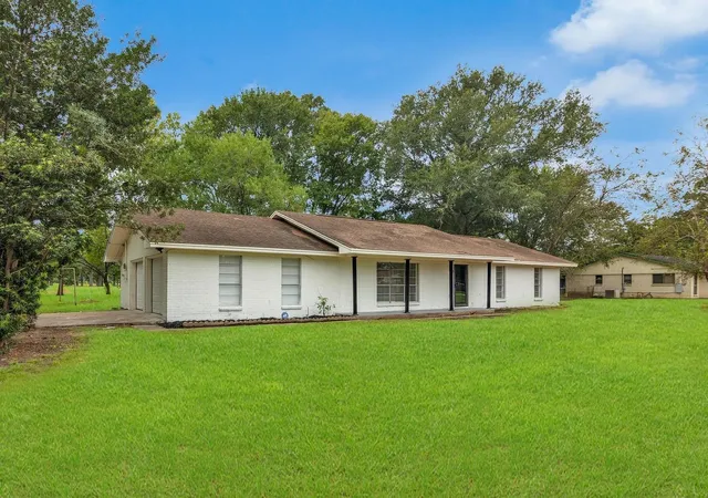 Homes for sale in Sour Lake, TX | 290 E Smith St, Sour Lake, TX 77659 | MLS# 93142696