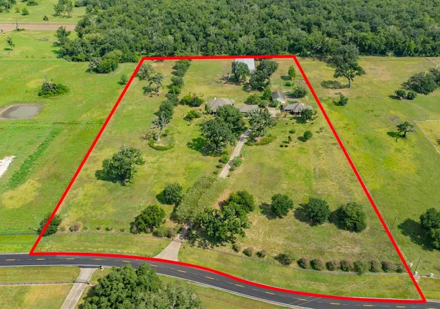 Photo 1 of Single family home for sale at 2418 Majestic Oaks Ct, Rosharon, TX 77583 | MLS# 22334440 | Listing updated on 2026-09-03