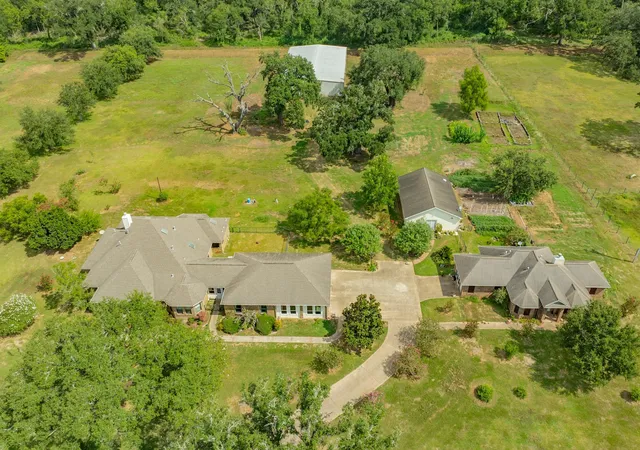 Photo 2 of Single family home for sale at 2418 Majestic Oaks Ct, Rosharon, TX 77583 | MLS# 22334440 | Listing updated on 2026-09-03