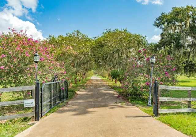 Photo 2 of Single family home for sale at 2418 Majestic Oaks Ct, Rosharon, TX 77583 | MLS# 22334440 | Listing updated on 2026-09-03