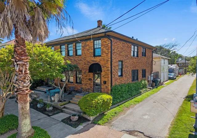 Listing Photo 5 - Condo for sale in building located at 1821 25th St, Galveston, TX 77550