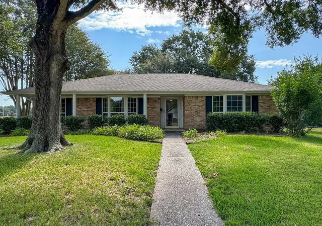Photo 1 of Single family home for sale at 1726 Capstan Rd, Houston, TX 77062 | MLS# 49067992 | Listing updated on 2026-09-02