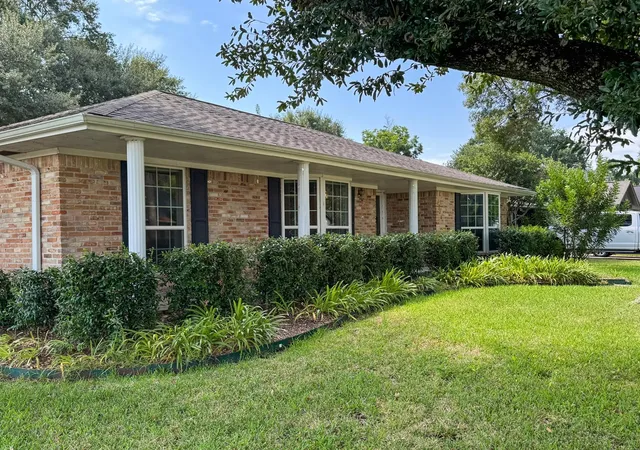 Photo 2 of Single family home for sale at 1726 Capstan Rd, Houston, TX 77062 | MLS# 49067992 | Listing updated on 2026-09-02