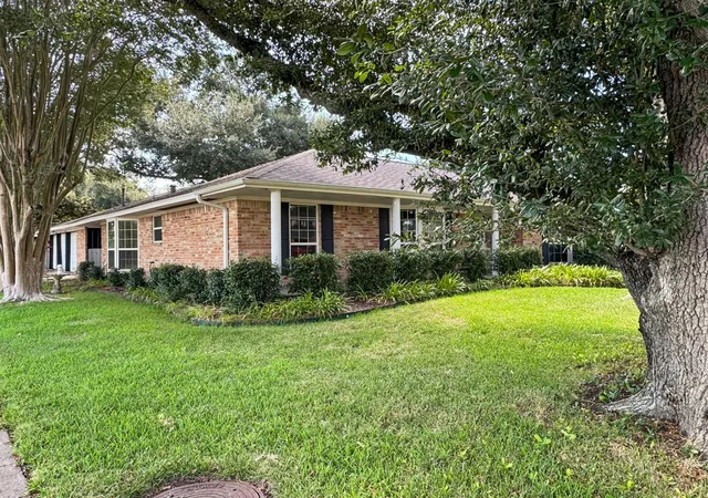 Photo 3 of Single family home for sale at 1726 Capstan Rd, Houston, TX 77062 | MLS# 49067992 | Listing updated on 2026-09-02