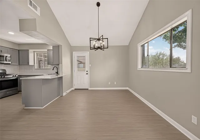 Photo 4 of Single family home for sale at 5923 Heatherbrook Dr, Houston, TX 77085 | MLS# 71463582 | Listing updated on 2026-09-15