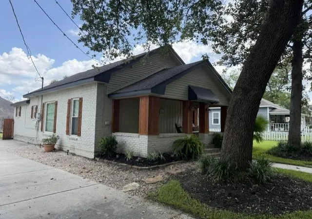 Photo 2 of Single family home for sale at 407 S 2nd Street, Humble, TX 77338 | MLS# 89886830 | Listing updated on 2026-09-02