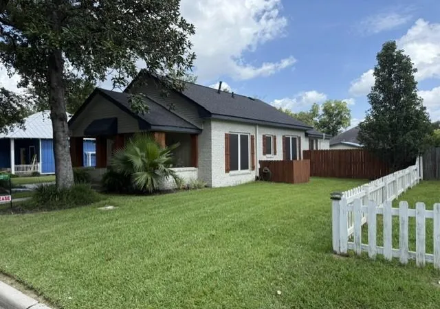Photo 3 of Single family home for sale at 407 S 2nd Street, Humble, TX 77338 | MLS# 89886830 | Listing updated on 2026-09-02