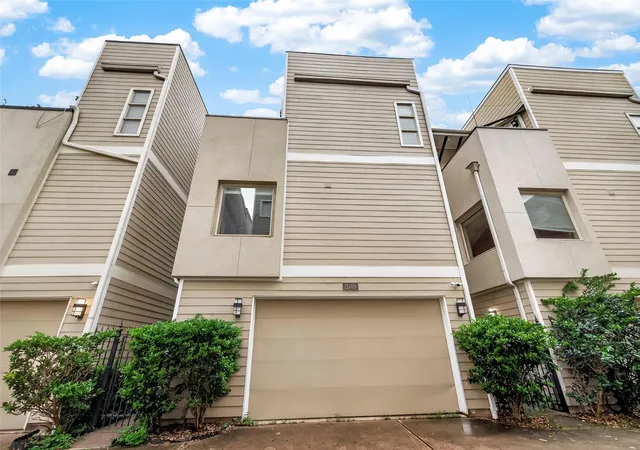 Photo 1 of Townhouse for sale at 1510 Crockett St #B, Houston, TX 77007 | MLS# 57091438 | Listing updated on 2026-09-17