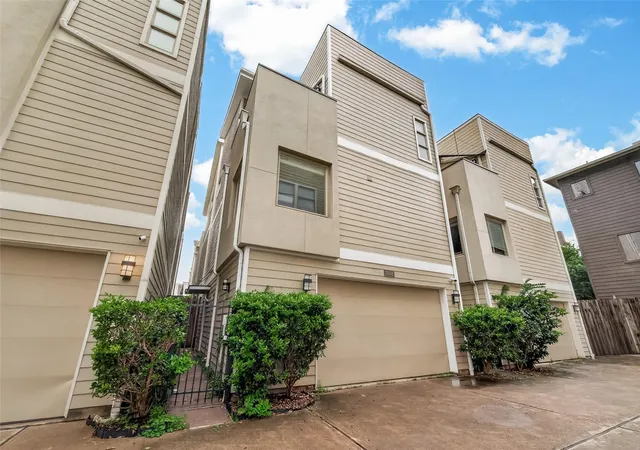 Photo 3 of Townhouse for sale at 1510 Crockett St #B, Houston, TX 77007 | MLS# 57091438 | Listing updated on 2026-09-17