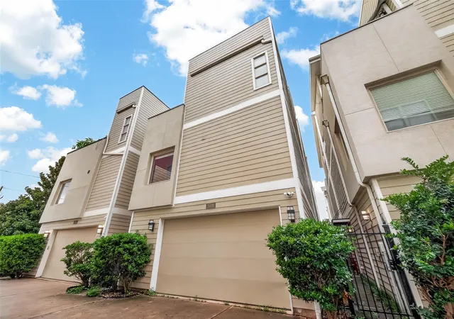 Photo 4 of Townhouse for sale at 1510 Crockett St #B, Houston, TX 77007 | MLS# 57091438 | Listing updated on 2026-09-17