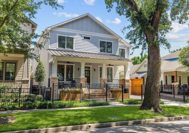 Photo 1 of Sale Pending at 1031 E 7th 1/2 St, Houston, TX 77009 | MLS# 65297377 | Listing updated on 2026-09-15