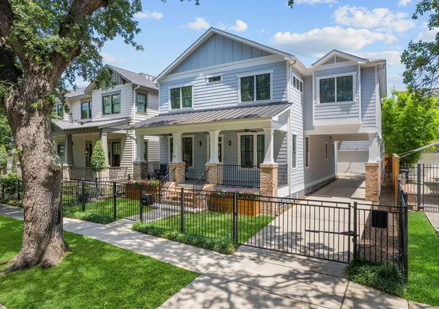 Photo 2 of Sale Pending at 1031 E 7th 1/2 St, Houston, TX 77009 | MLS# 65297377 | Listing updated on 2026-09-15