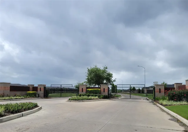 4th image of 2908 Chase Cross Ln, Houston, TX 77047 | MLS# 47604878