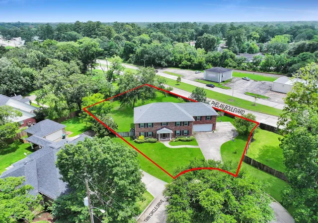 2nd image of 5 Twin Circle Dr, Beaumont, TX 77706 | MLS# 16302618
