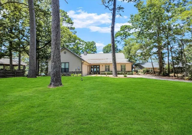 Photo 3 of Single family home for sale at 235 Island Dr, Livingston, TX 77351 | MLS# 78131475 | Listing updated on 2026-07-27