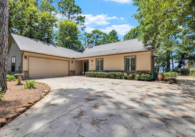 Photo 4 of Single family home for sale at 235 Island Dr, Livingston, TX 77351 | MLS# 78131475 | Listing updated on 2026-07-27