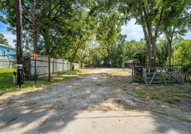 Photo 3 of Land for sale at 4906 Edgewater Dr, Houston, TX 77093 | MLS# 23852478 | Listing updated on 2026-09-18