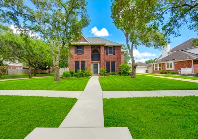 Homes for sale in Sugar Land, TX | 5007 Rebel Ridge Dr, Sugar Land, TX 77478 | MLS# 39130277