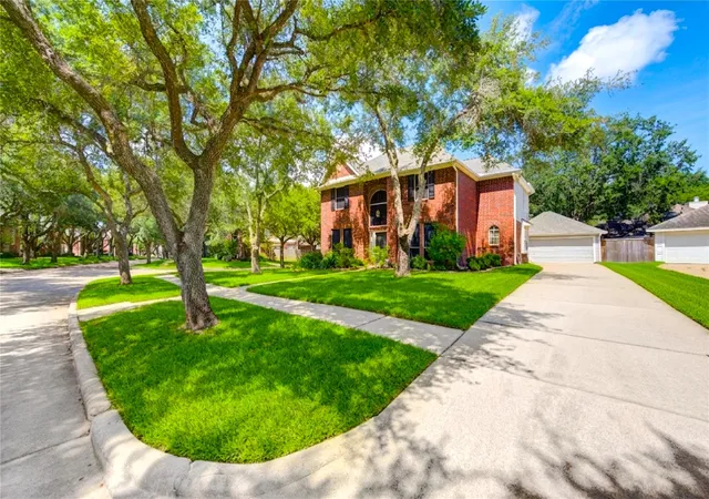 Homes for sale in Sugar Land, TX | 5007 Rebel Ridge Dr, Sugar Land, TX 77478 | MLS# 39130277