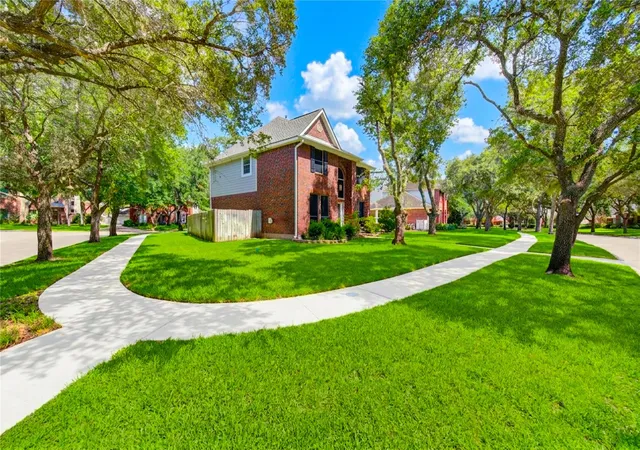 Homes for sale in Sugar Land, TX | 5007 Rebel Ridge Dr, Sugar Land, TX 77478 | MLS# 39130277