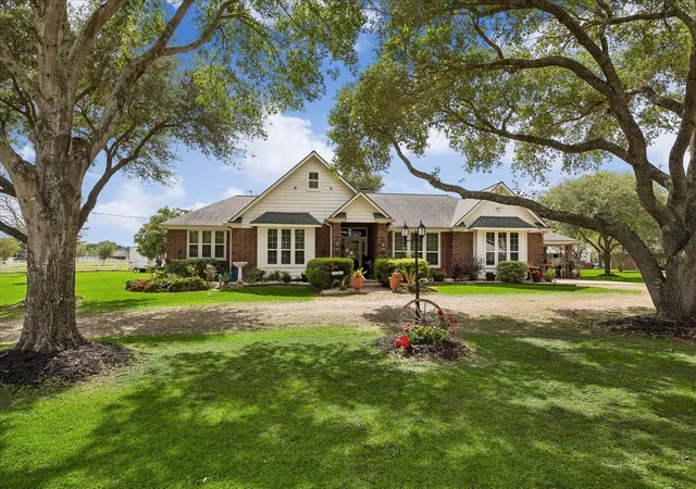 Photo 1 of Single family home for sale at 428 Briar Crk Ln, Sealy, TX 77474 | MLS# 2019637 | Listing updated on 2026-09-10