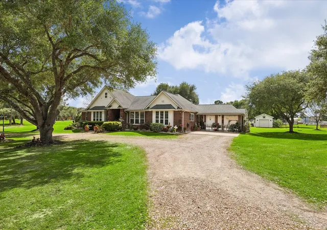 Photo 2 of Single family home for sale at 428 Briar Crk Ln, Sealy, TX 77474 | MLS# 2019637 | Listing updated on 2026-09-10