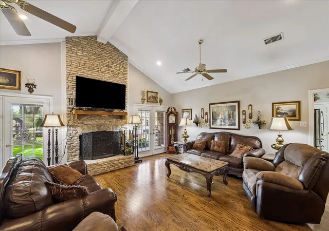 Photo 3 of Single family home for sale at 428 Briar Crk Ln, Sealy, TX 77474 | MLS# 2019637 | Listing updated on 2026-09-10