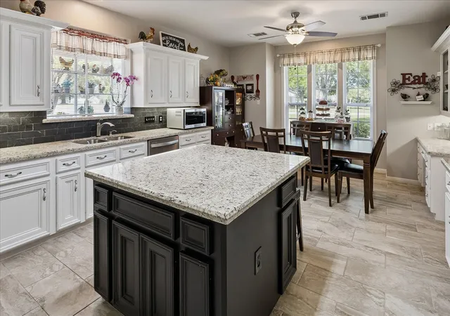 Photo 4 of Single family home for sale at 428 Briar Crk Ln, Sealy, TX 77474 | MLS# 2019637 | Listing updated on 2026-09-10
