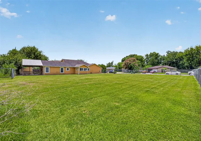 32nd image of 10919 Lockgate Ln, Houston, TX 77048 | MLS# 98731759
