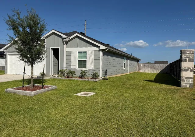 Photo 2 of Single family home for sale at 2035 Woodlark Way, Sealy, TX 77474 | MLS# 8735892 | Listing updated on 2026-08-05