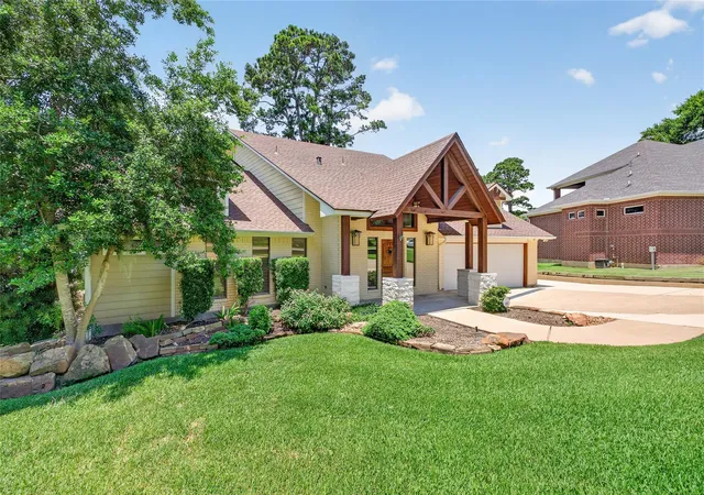 3rd image of 495 Wildwood Dr, Onalaska, TX 77360 | MLS# 52949748