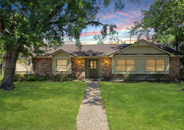 1st image of 10806 Inwood Dr, Houston, TX 77042 | MLS# 41614487