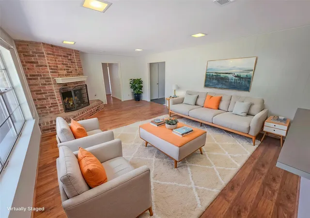 2nd image of 10806 Inwood Dr, Houston, TX 77042 | MLS# 41614487
