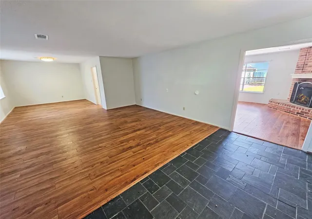 5th image of 10806 Inwood Dr, Houston, TX 77042 | MLS# 41614487