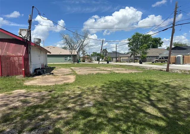 3rd image of 8019 Scott St, Houston, TX 77051 | MLS# 70743714