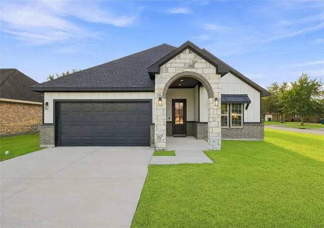 Photo 2 of Sale Pending at 36 Prairie Oaks Dr, La Marque, TX 77510 | MLS# 55181524 | Listing updated on 2026-09-11