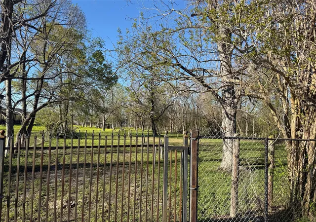 Photo 1 of Land for sale at 2527 Lone Oak Rd, Houston, TX 77093 | MLS# 58260336 | Listing updated on 2026-09-12