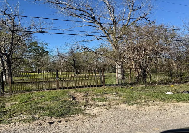 Photo 3 of Land for sale at 2527 Lone Oak Rd, Houston, TX 77093 | MLS# 58260336 | Listing updated on 2026-09-12