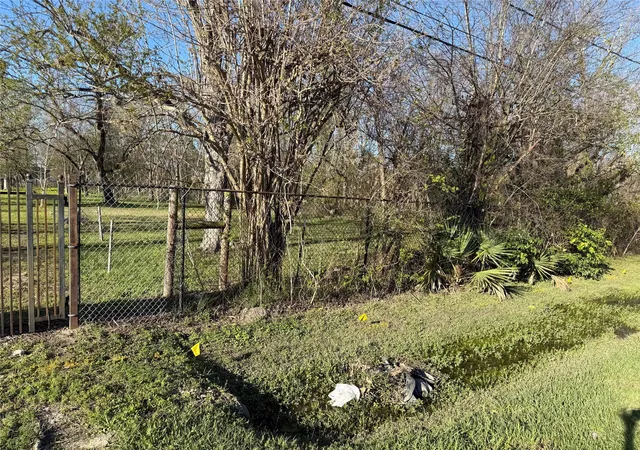 Photo 4 of Land for sale at 2527 Lone Oak Rd, Houston, TX 77093 | MLS# 58260336 | Listing updated on 2026-09-12