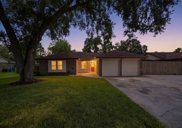 2nd image of 13317 Rene Cir, Santa Fe, TX 77510 | MLS# 81902578