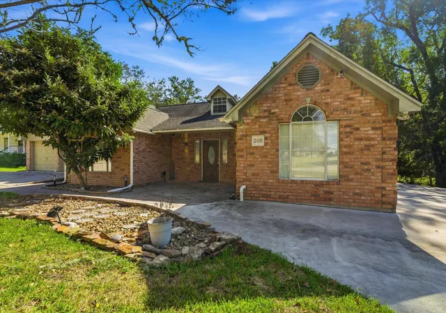 2nd image of 205 Don Q Ln, Baytown, TX 77523 | MLS# 39750230