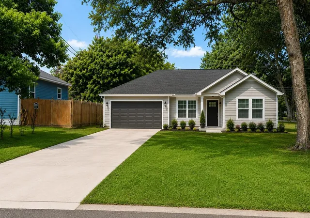 2nd image of 2606 N Houston Dr, La Marque, TX 77568 | MLS# 83038585