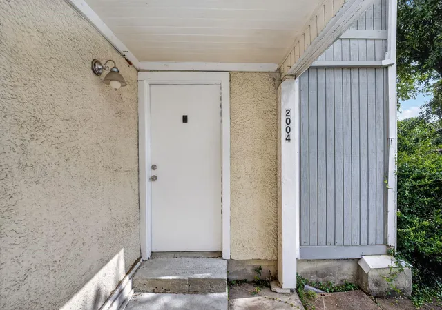 2nd image of 781 Country Pl Dr #2004, Houston, TX 77079 | MLS# 83420280