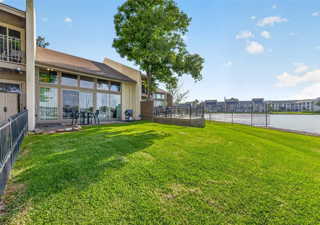 Photo 1 of Townhouse for sale at 4018 Knollcrest Dr, Montgomery, TX 77356 | MLS# 72456589 | Listing updated on 2026-09-04