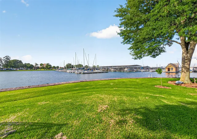 Photo 2 of Townhouse for sale at 4018 Knollcrest Dr, Montgomery, TX 77356 | MLS# 72456589 | Listing updated on 2026-09-04