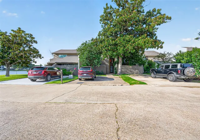 Photo 3 of Townhouse for sale at 4018 Knollcrest Dr, Montgomery, TX 77356 | MLS# 72456589 | Listing updated on 2026-09-04